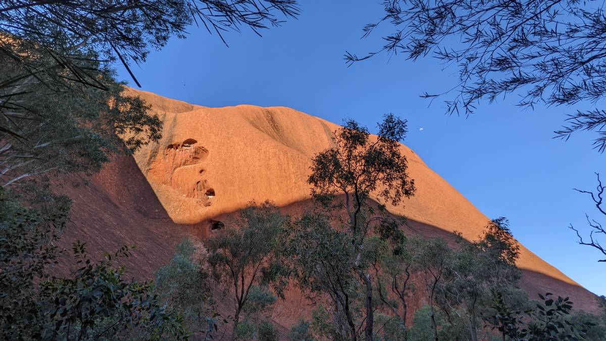 Uluru perimeter walk