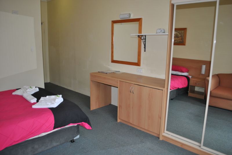 Motel All Rounder/ Admin   With Paid Work And Accommodation Included
