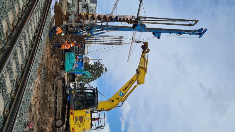 Excavator Operator For Civil & Bridge Construction